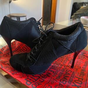 Very Fine Salsa/Ballroom Black Lace-Up High Heel Sneakers.
Brand New!